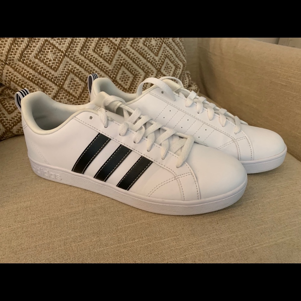Like New - Women’s adidas Grand Court Tennis Shoes